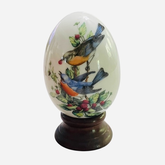 Avon Seasons Porcelain Eggs Birds Wooden Stands 1984 set of 3 - Picture 2 of 12